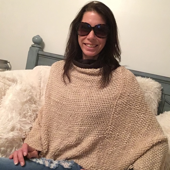 Knitted Beige Poncho - Picture 6 of 6